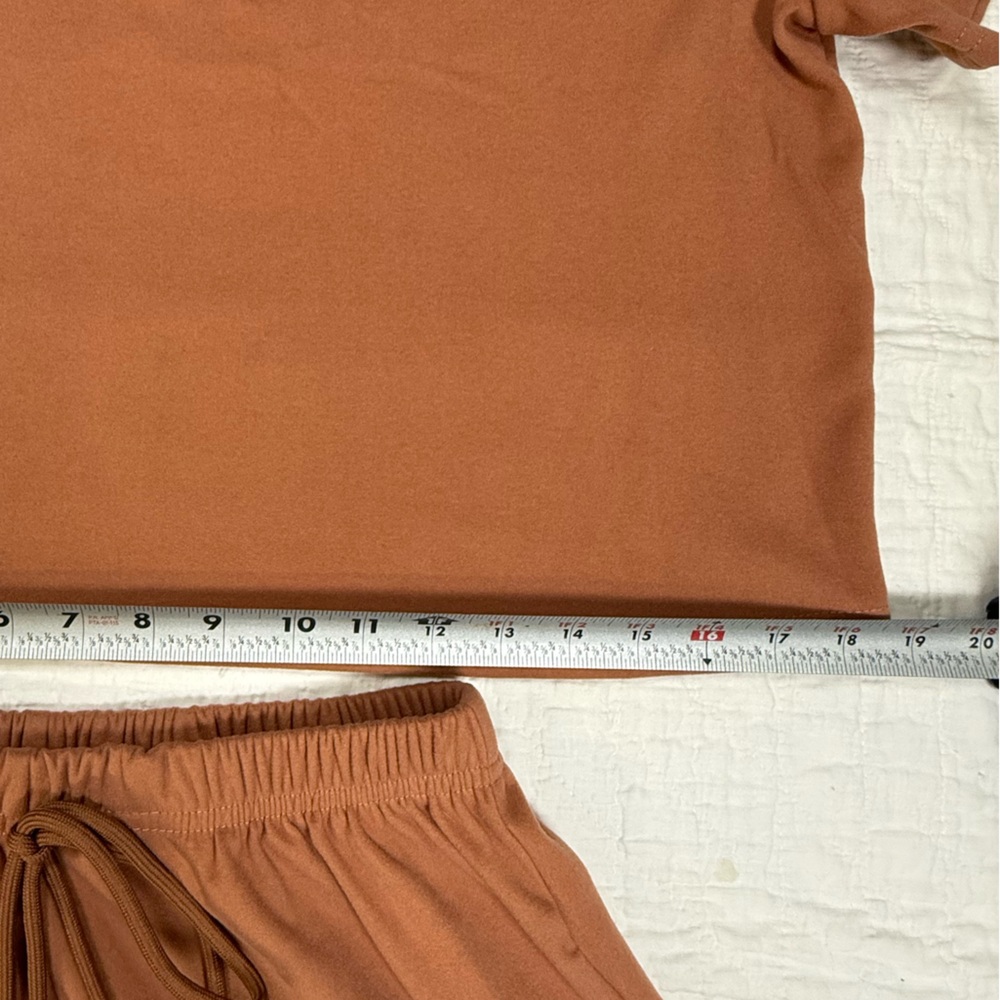 Set Women's Brown Short Sleeve Top with Shorts - Picture 6 of 7
